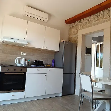 Nada Rogoznica (Sibenik-Knin)