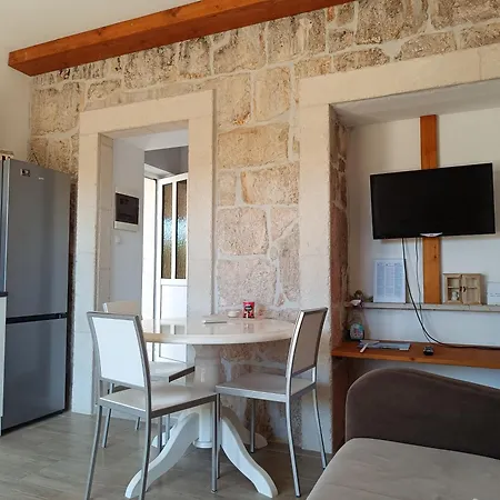 Nada * Rogoznica (Sibenik-Knin)